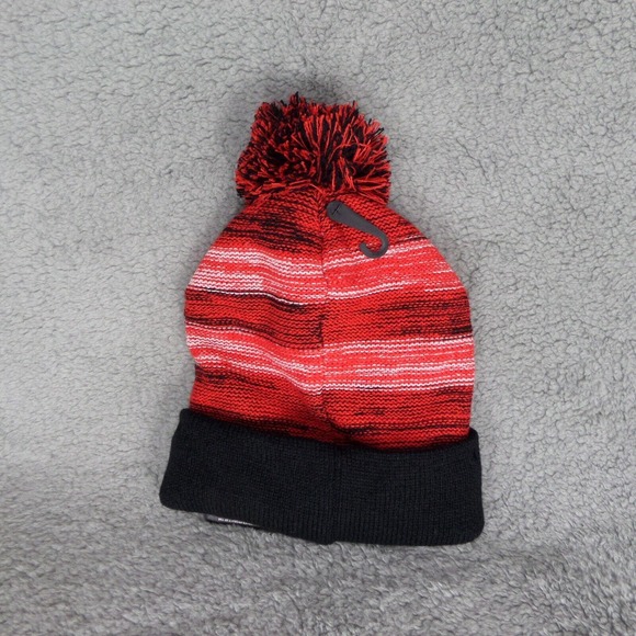 NBA Ultra Game Chicago Bulls Knit Beanie Hat With Pom Pom OSFA New with Tags - Picture 3 of 8